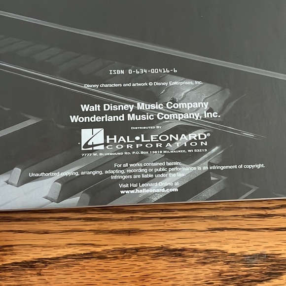 “Disney At the Piano- Hal Leonard” - Picture 3 of 10